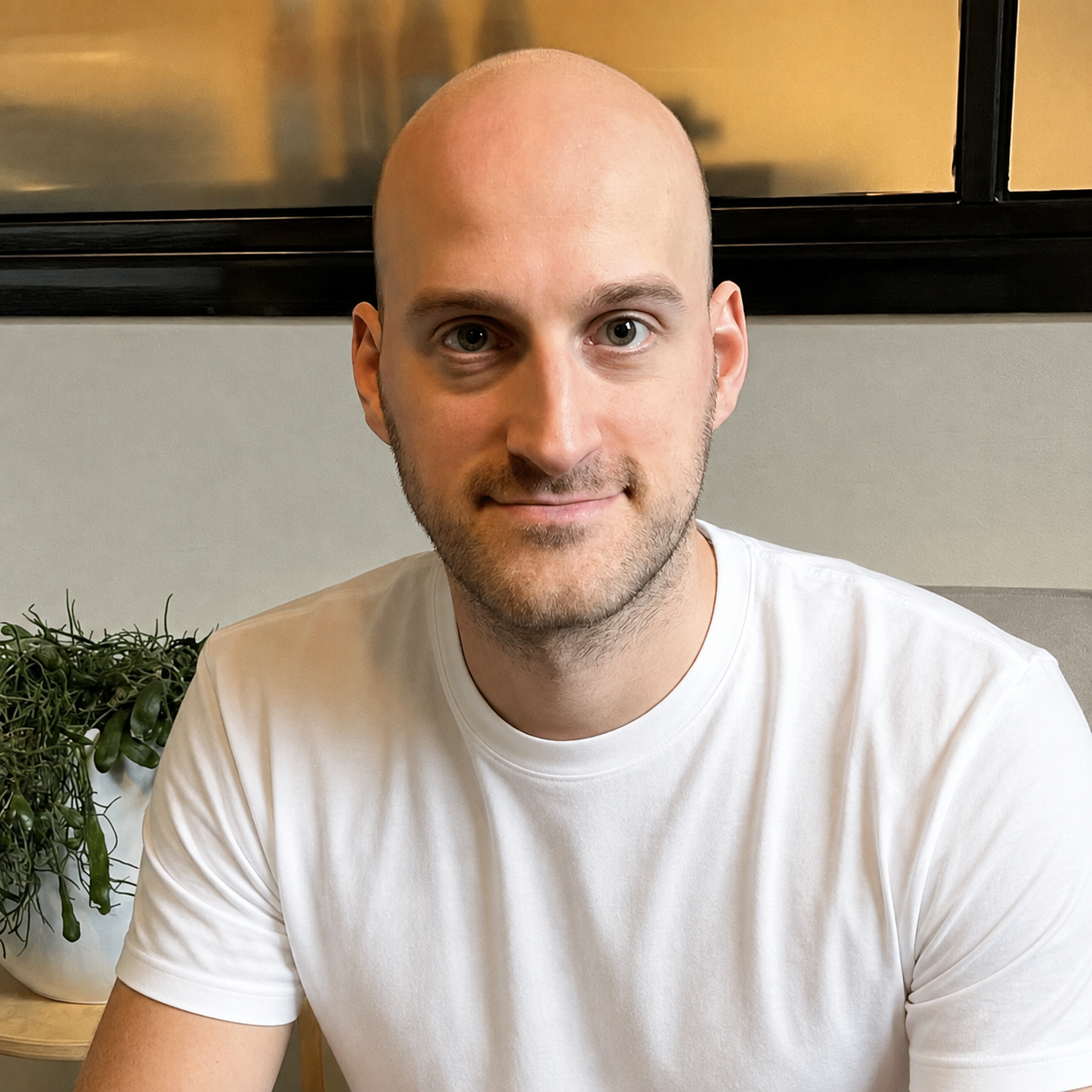 Portrait of Thomas Devreese, freelance ecommerce manager in Bruges
